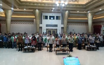 Bupati Jember Muhammad Fawait bersama anggota Komisi II DPR RI dan jajaran Kemendagri dalam pertemuan di Pendapa Wahyawibawagraha, Kamis (15/10/2026)/Hibata.id