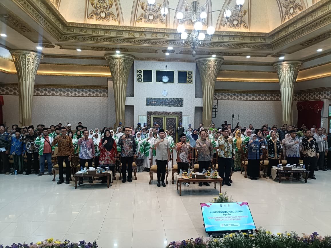 Bupati Jember Muhammad Fawait bersama anggota Komisi II DPR RI dan jajaran Kemendagri dalam pertemuan di Pendapa Wahyawibawagraha, Kamis (15/10/2026)/Hibata.id