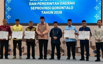 Bupati Gorontalo Sofyan Puhi menghadiri penandatanganan nota kesepahaman pelindungan, pengembangan, dan pembinaan bahasa serta sastra daerah di Kantor Bahasa Provinsi Gorontalo, Kamis (15/10/2026)/Hibata.id