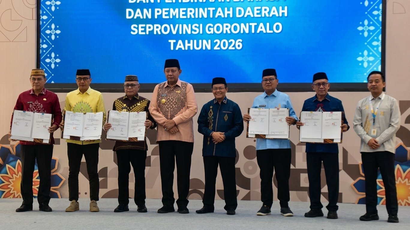 Bupati Gorontalo Sofyan Puhi menghadiri penandatanganan nota kesepahaman pelindungan, pengembangan, dan pembinaan bahasa serta sastra daerah di Kantor Bahasa Provinsi Gorontalo, Kamis (15/10/2026)/Hibata.id