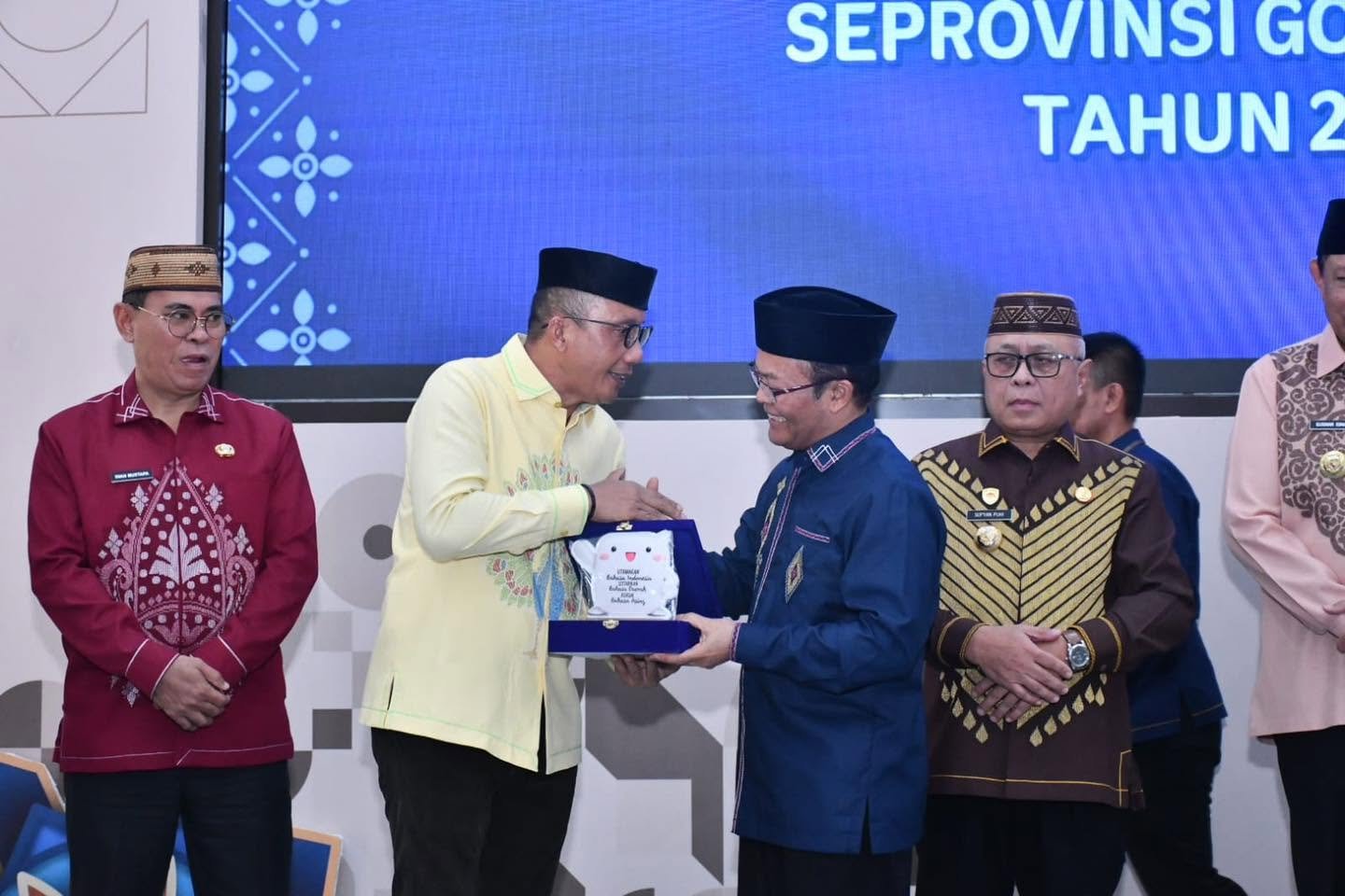 Wakil Bupati Boalemo Lahmuddin Hambali menandatangani nota kesepakatan pengembangan bahasa dan pelestarian budaya di Kantor Bahasa Provinsi Gorontalo, Kamis (15/10/2026)/Hibata.id