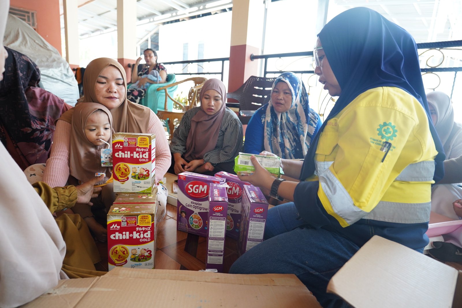 Pani Gold Mine menyalurkan bantuan makanan tambahan bagi ibu hamil dan anak yang terindikasi stunting di Desa Hulawa, Kecamatan Buntulia, Kabupaten Pohuwato, pada 12–14 Oktober 2026/Hibata.id