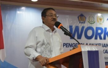Bupati Boalemo, Rum Pagau saat menghadiri Workshop Evaluasi Pengelolaan Keuangan Desa yang diselenggarakan Badan Pengawasan Keuangan dan Pembangunan (BPKP) Perwakilan Provinsi Gorontalo di Hotel Grand Amalia, Kamis, 15 Oktober 2026. (Foto: Humas)