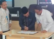Bupati Boalemo, Rum Pagau, saat menandatangani nota kesepakatan dengan Badan Pengembangan dan Pembinaan Bahasa di Fakultas Sastra dan Budaya, Kampus IV Universitas Negeri Gorontalo (UNG), Kamis, 15 Oktober 2026. (Foto: Humas)