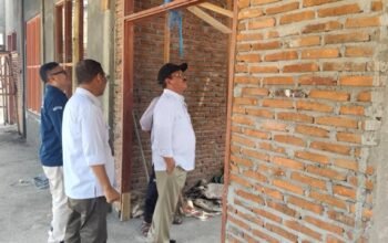 Bupati Boalemo, Rum Pagau, meninjau sejumlah sekolah penerima program di Kecamatan Tilamuta, Jumat, 16 Oktober 2026. (Foto: Humas)