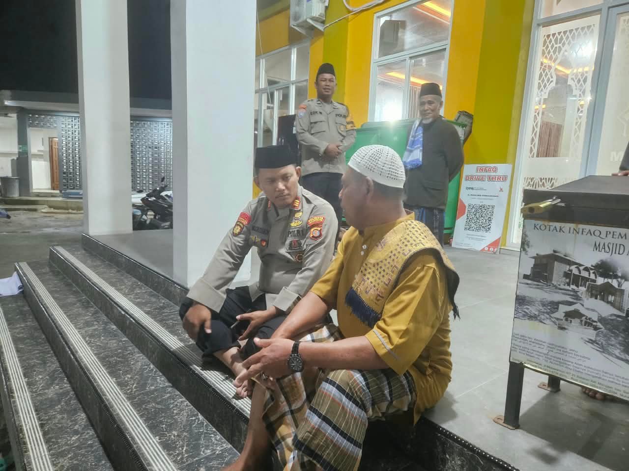 Personel Polairud Polresta Balikpapan melaksanakan patroli perairan dan menyampaikan imbauan kamtibmas kepada masyarakat pesisir/Hibata.id