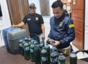 Satreskrim Polres Pohuwato mengamankan 91 liter BBM diduga Pertalite dari kios di Desa Wonggarasi Barat setelah menerima informasi dugaan penjualan di atas harga normal/Hibata.id