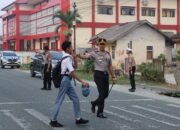 Kapolres PPU Turun Langsung Atur Lalu Lintas di Depan SMA Negeri 1 Penajam