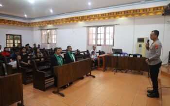 Kapolres PPU AKBP Andreas Alek Danantara menghadiri ibadah mingguan di GBKP Permingguan Penajam, Minggu (18/10/2026)/Hibata.id