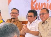 Bupati Buton Tengah Azhari bersama Sekjen Kementerian Transmigrasi Edy Gunawan dan Wakil Ketua Komisi V DPR RI Ridwan Bae saat meninjau usulan pengembangan kawasan di Desa La Gili, Mawasangka Timur, Senin (19/10/2026)/Hibata.id