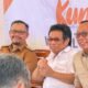 Bupati Buton Tengah Azhari bersama Sekjen Kementerian Transmigrasi Edy Gunawan dan Wakil Ketua Komisi V DPR RI Ridwan Bae saat meninjau usulan pengembangan kawasan di Desa La Gili, Mawasangka Timur, Senin (19/10/2026)/Hibata.id