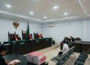 Mantan Ketua DPRD Kabupaten Gorontalo Syam T. Ase menjalani sidang perdana perkara dugaan korupsi kelebihan pembayaran tunjangan DPRD di Pengadilan Tipikor Gorontalo, Rabu (21/10/2026)/Hibata.id