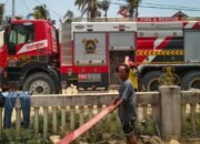 Pani Gold Mine mengerahkan personel dan peralatan pemadam untuk membantu menangani kebakaran lahan di Dusun Kapali, Desa Hulawa, Kabupaten Pohuwato, pada 18 Oktober 2026.