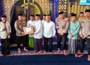 Wakil Bupati Gorontalo Tonny S. Junus mengapresiasi kegiatan Jumat Curhat yang digelar Polda Gorontalo melalui penyerahan tali asih kepada pengurus Masjid Agung Baiturrahman, Limboto, Jumat, 23 Oktober 2026.