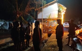 Polsek Bolangitang mengamankan empat botol cap tikus serta dua botol bir saat KRYD di Desa Langi dan Jambusarang, Bolmut/Hibata.id
