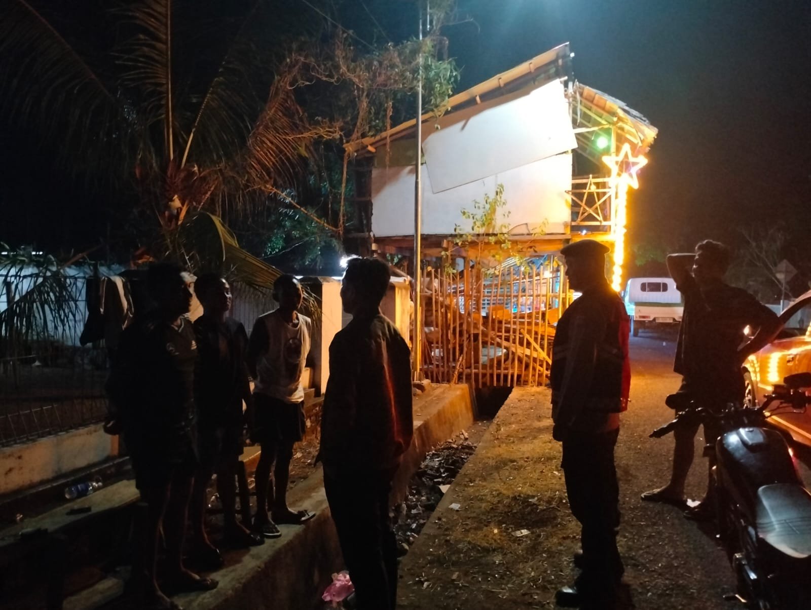 Polsek Bolangitang mengamankan empat botol cap tikus serta dua botol bir saat KRYD di Desa Langi dan Jambusarang, Bolmut/Hibata.id