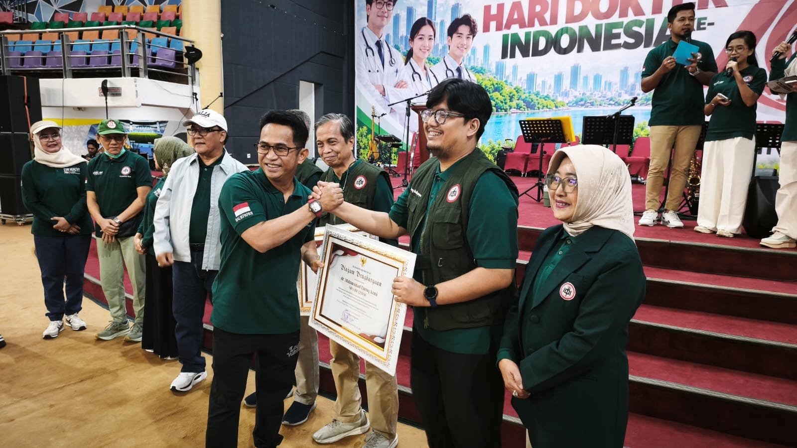 Wali Kota Balikpapan Rahmad Mas’ud mengajak warga rutin memeriksa kesehatan. IDI Balikpapan melayani sekitar 1.200 warga secara gratis/Hibata.id