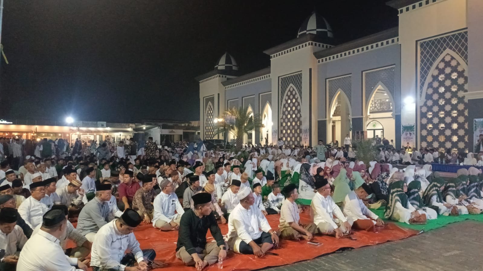 Bupati Gorontalo Sofyan Puhi mengajak santri memperkuat akhlak, menjaga persatuan, dan menghadapi tantangan digital pada peringatan Hari Santri Nasional 2026/Hibata.id
