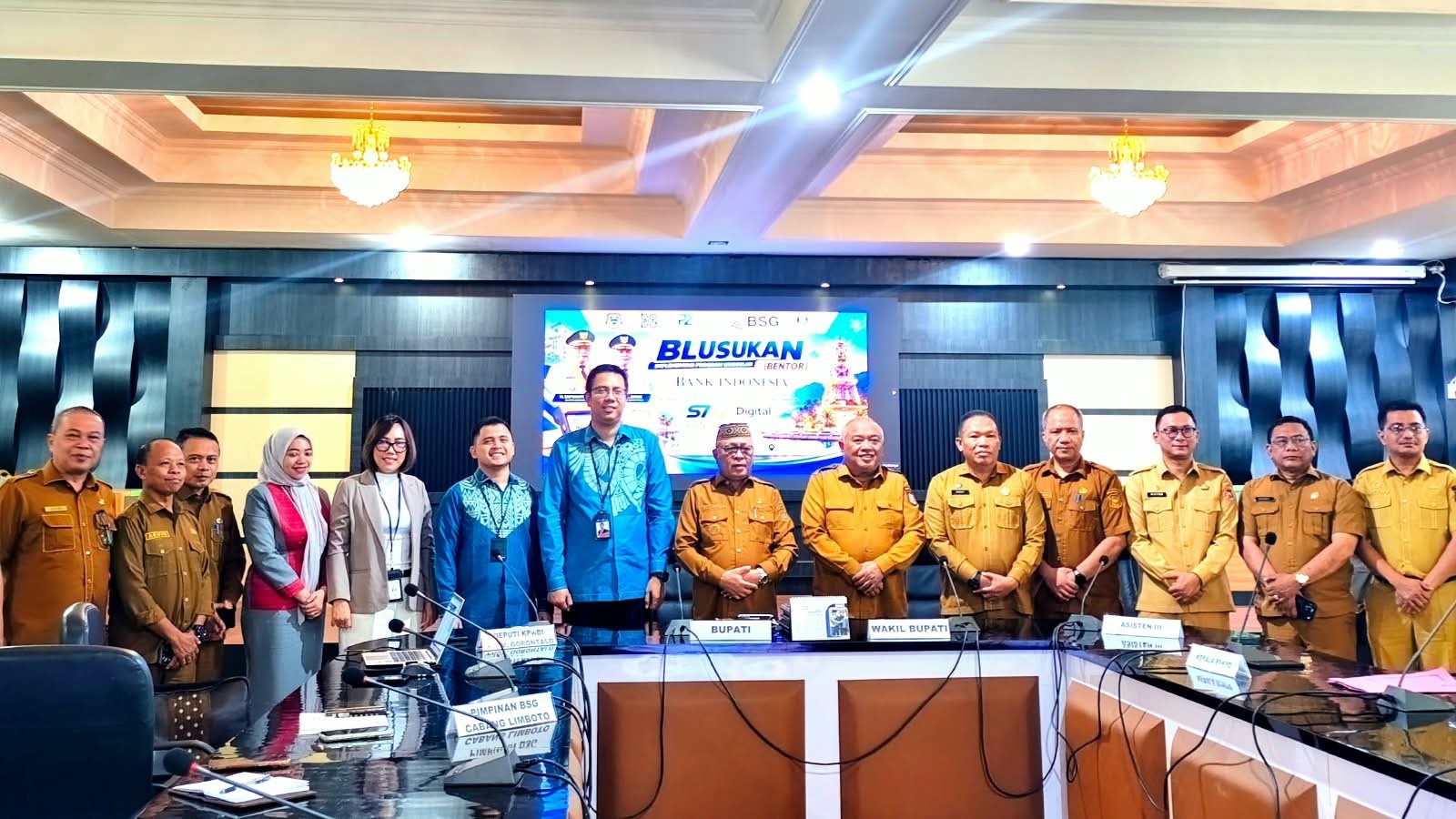 Kabupaten Gorontalo meraih peringkat pertama evaluasi TP2DD se-Sulawesi. Capaian ini didukung inovasi transaksi nontunai dan persiapan KKPD/Hibata.id