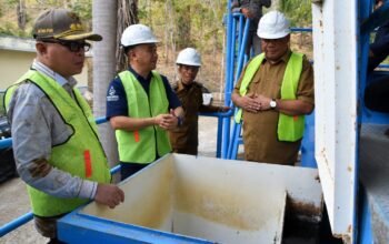 Bupati Gorontalo Sofyan Puhi meninjau IPA Bulota di Limboto. Debit air saat ini 15–16 liter per detik, di bawah kapasitas maksimal 60 liter per detik/Hibata.id