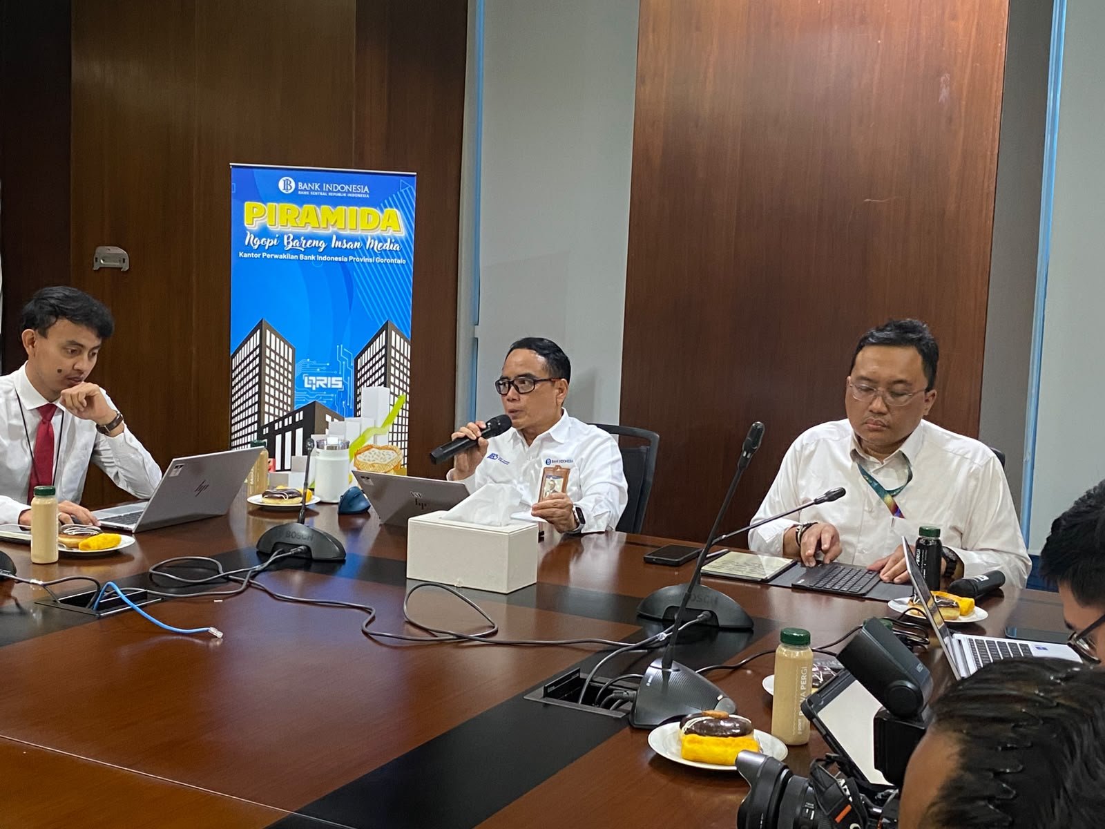 Kepala Perwakilan Bank Indonesia (BI) Provinsi Gorontalo, Bambang Setya Permana, saat Ngopi Bareng Insan Media (Piramida) KPw BI Provinsi Gorontalo, Rabu (28/10/2026)/Hibata.id