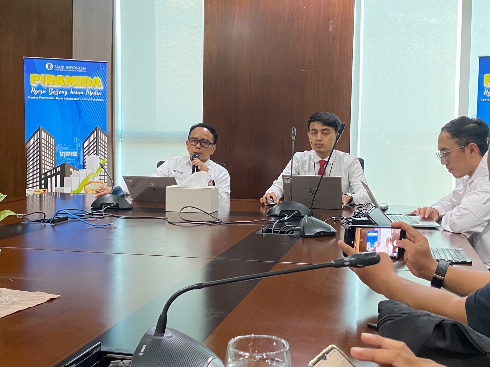 Kepala Perwakilan Bank Indonesia (BI) Provinsi Gorontalo, Bambang Setya Permana, saat Ngopi Bareng Insan Media (Piramida) KPw BI Provinsi Gorontalo, Rabu (28/10/2026)/Hibata.id