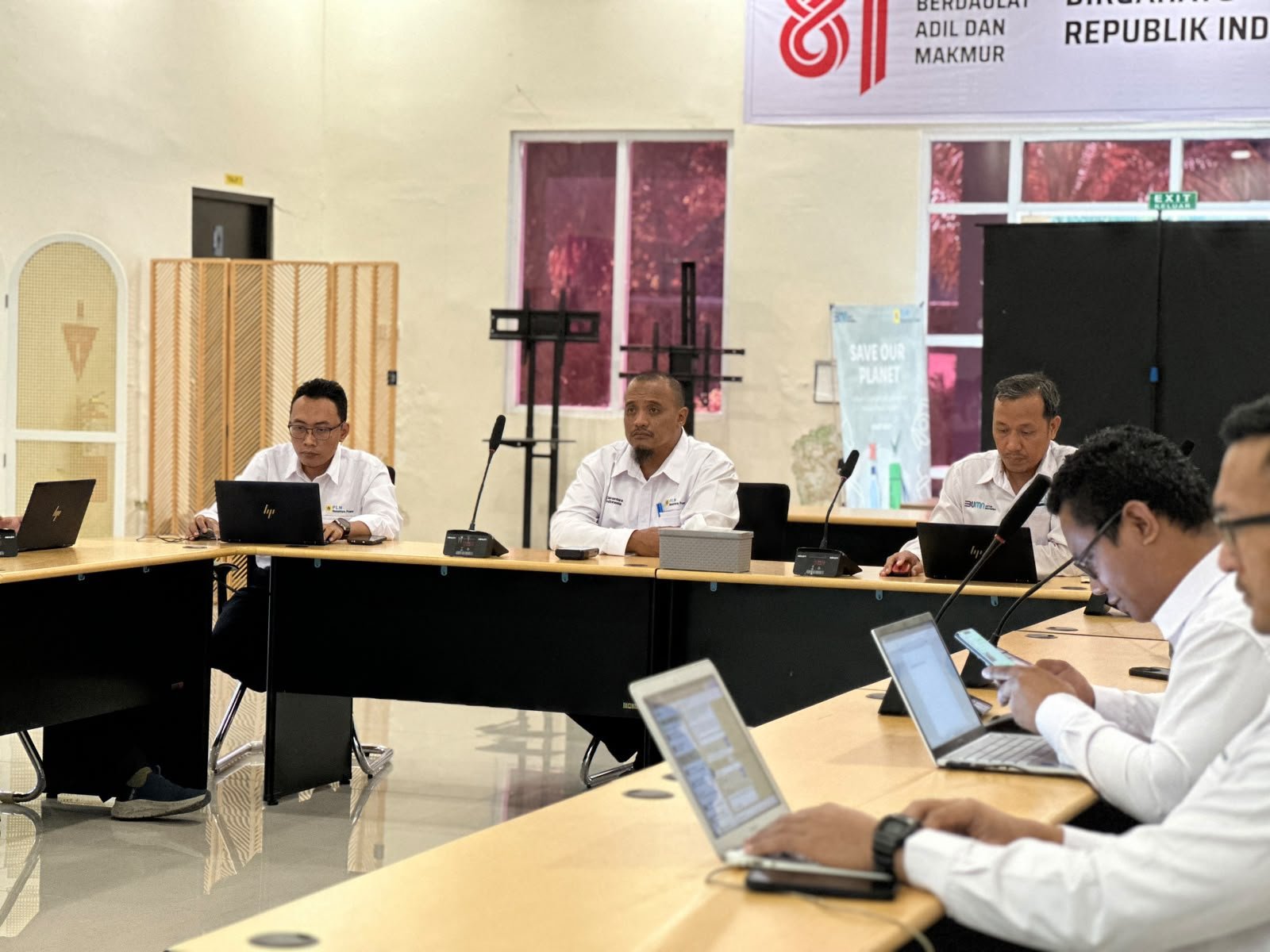 Manager PLN Nusantara Power UP Gorontalo Yan Suprayogi memberikan arahan kepada pegawai untuk memperkuat kolaborasi, inovasi, dan profesionalisme dalam menjaga keandalan pembangkit serta mendukung penyediaan listrik bagi masyarakat di Gorontalo dan Sulawesi Tengah, dalam momentum Hari Sumpah Pemuda 2026/Hibata.id